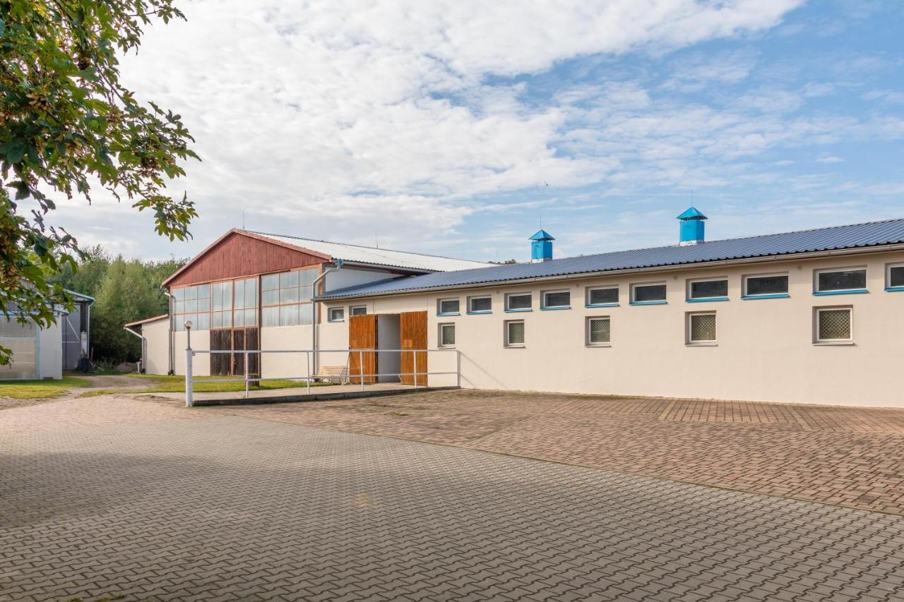 Farma Slunecny Dvur Apartmany A Family Stany Strecha Pod Strechou Hermanuv Mestec Kültér fotó