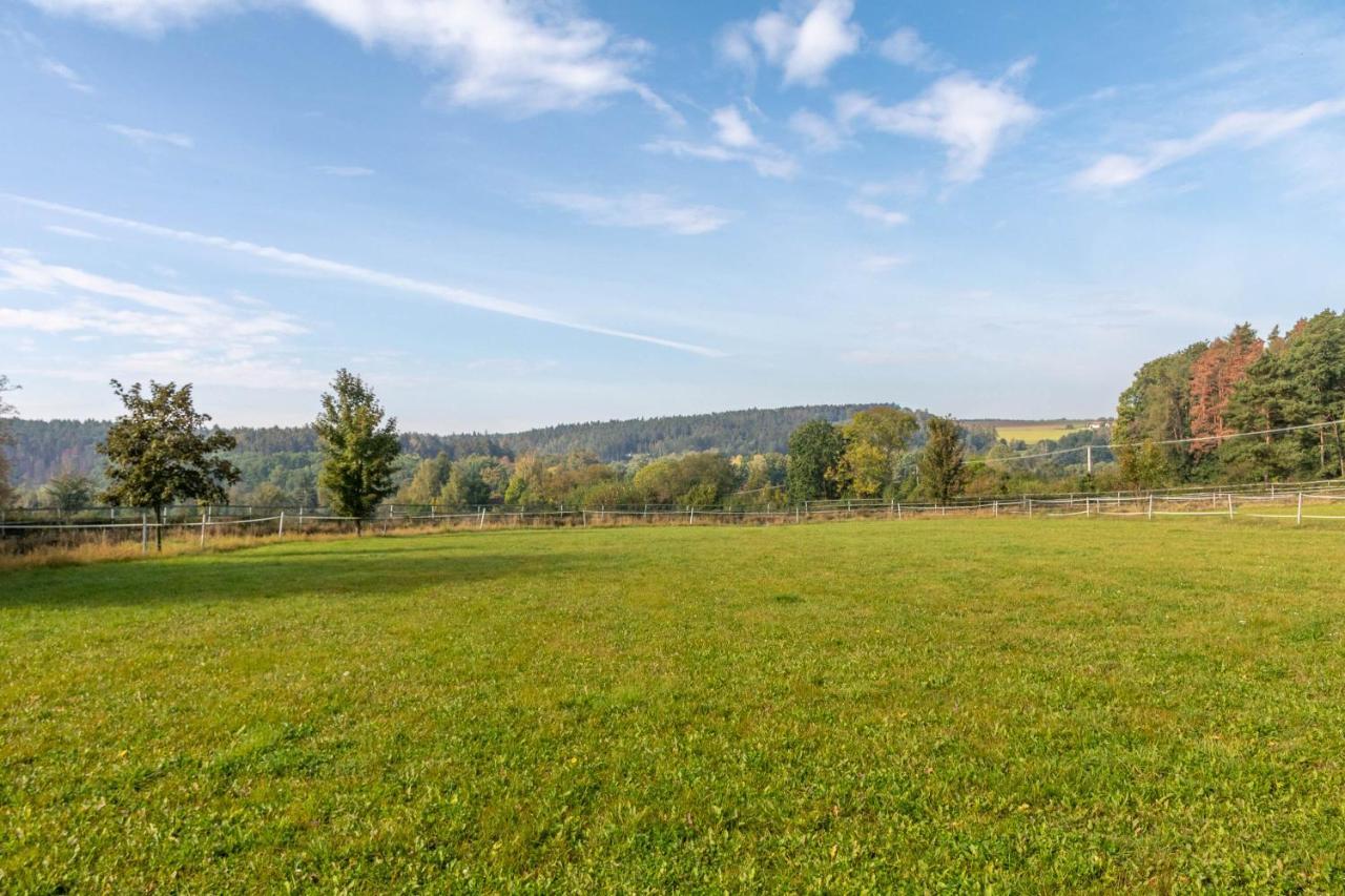 Farma Slunecny Dvur Apartmany A Family Stany Strecha Pod Strechou Hermanuv Mestec Kültér fotó